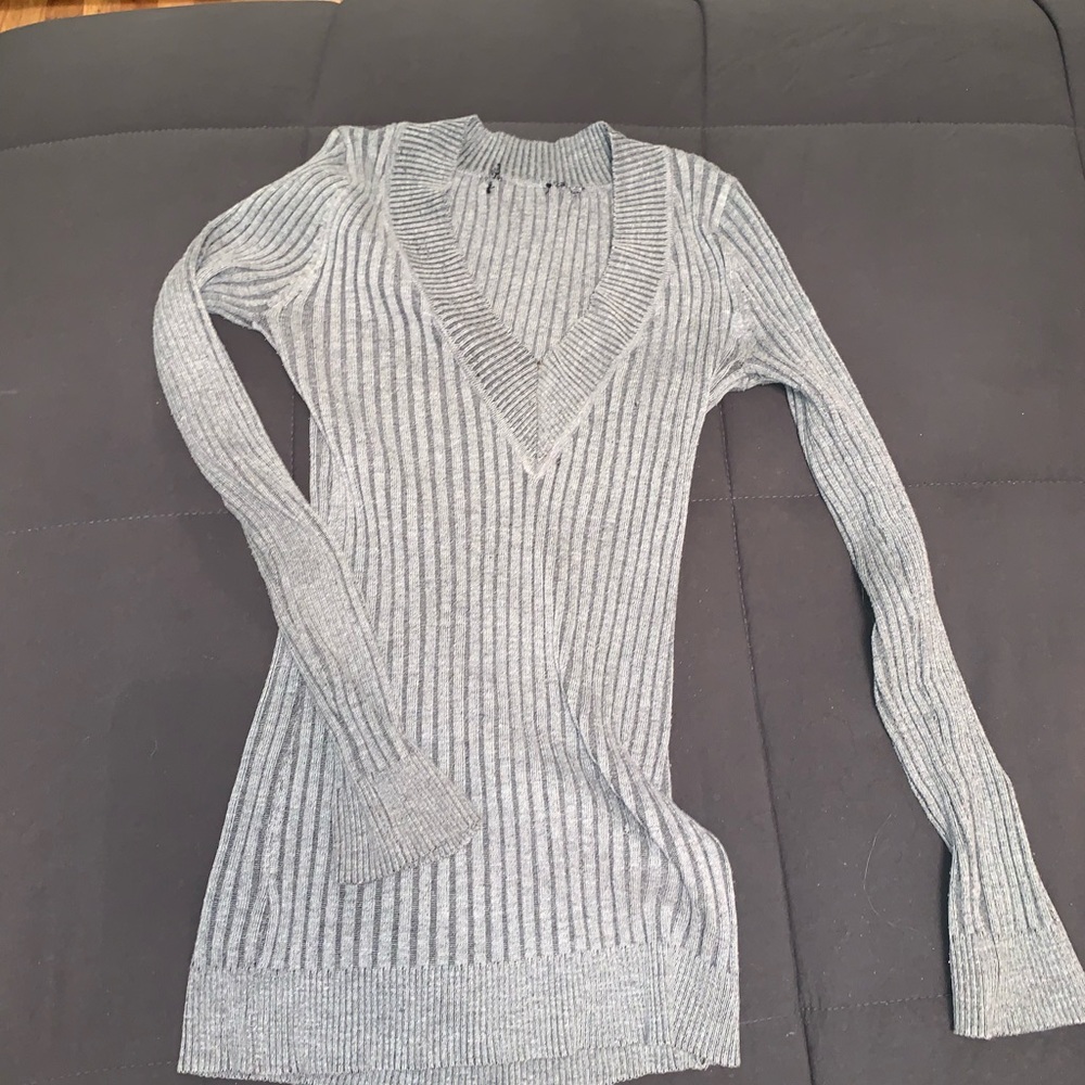 Grey fitted v- neck sweater